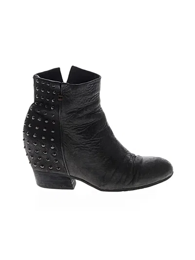 Pre-owned Gentle Souls By Kenneth Cole Ankle Boots In Black