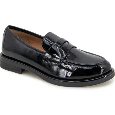 Gentle Souls By Kenneth Cole Cybil Loafer In Black Patent Leather