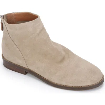 GENTLE SOULS GENTLE SOULS BY KENNETH COLE EMMA BOOTIE