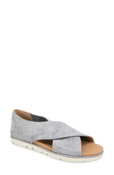 Gentle Souls By Kenneth Cole Leslie Flat Sandal In Silver Leather