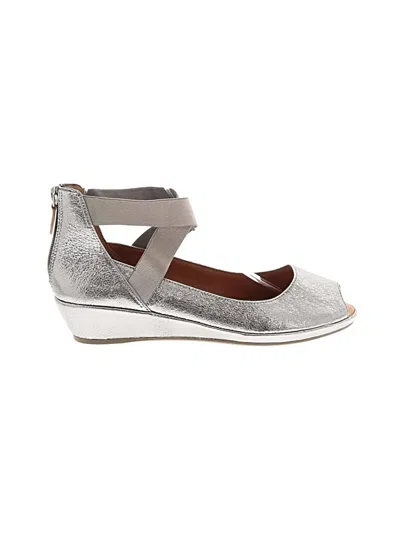 Pre-owned Gentle Souls By Kenneth Cole Wedges In Silver
