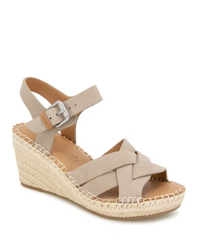 GENTLE SOULS BY KENNETH COLE GENTLE SOULS BY KENNETH COLE WOMEN'S CASPIAN WEDGE SANDALS