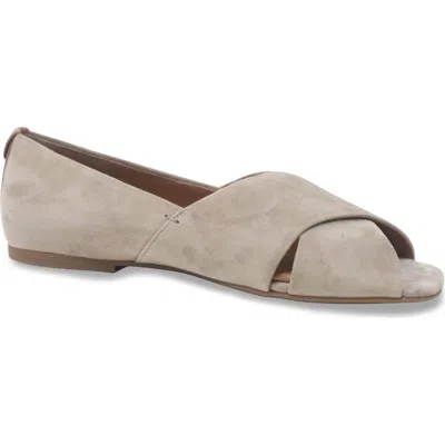 Gentle Souls Whoebe Flat In Brown