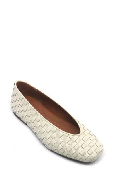 Gentle Souls Willow Woven Flat In White
