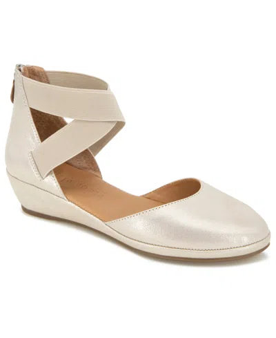 Gentle Souls Women's Noa Wedge Heel Sandal In Ice