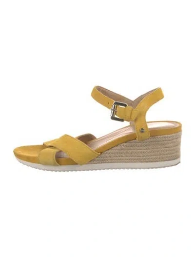 Pre-owned Geox Suede Sandals In Yellow