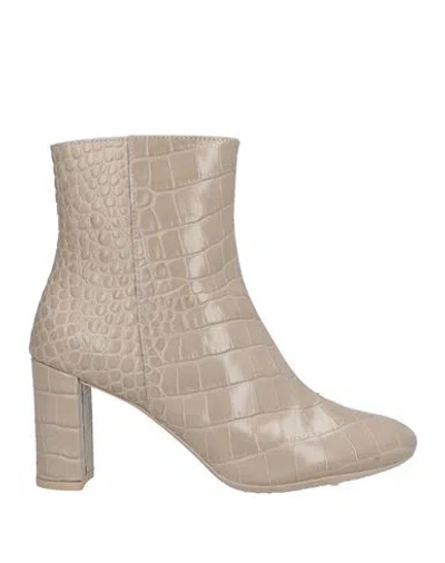 Geox Woman Ankle Boots Light Grey Size 8 Leather