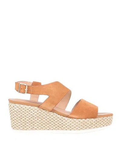 Geox Woman Sandals Camel Size 10 Soft Leather In Beige