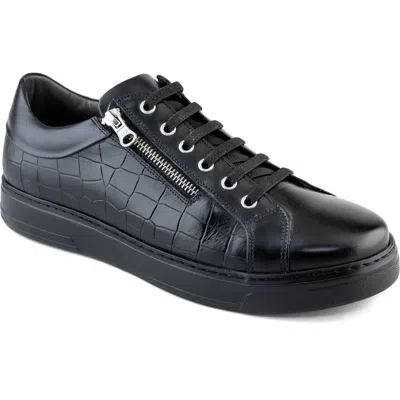 Gernie 26 Zip Low Top Sneaker In Black
