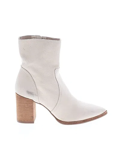 Pre-owned Gianni Bini Ankle Boots In Ivory