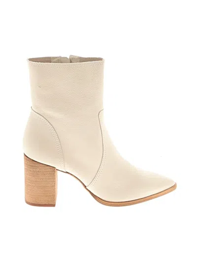 Pre-owned Gianni Bini Ankle Boots In White