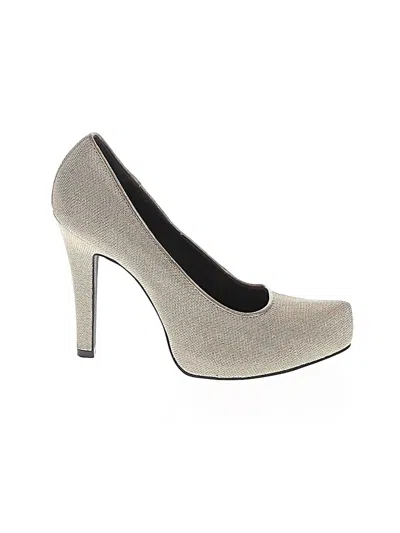 Pre-owned Gianni Bini Heels In Gold