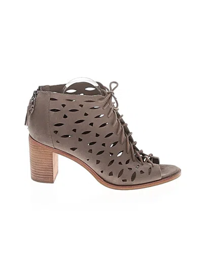 Pre-owned Gianni Bini Heels In Gray