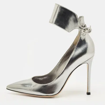 Pre-owned Gianvito Rossi Ankle Cuff Size 35 Silver Patent Leather Pumps