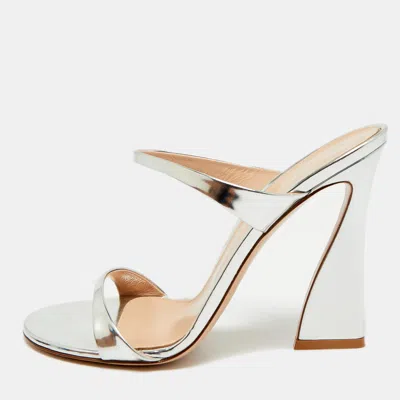 Pre-owned Gianvito Rossi Aura Size 38 Silver Patent Leather Slide Sandals