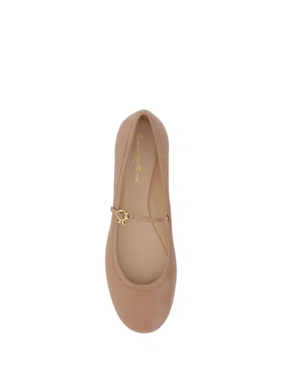 Gianvito Rossi Grained Leather Round Toe Flat Sole Ballerinas In Beige
