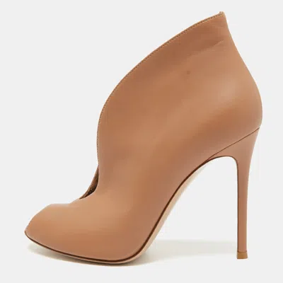 Pre-owned Gianvito Rossi Beige Leather Vamp Booties Size 39