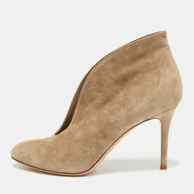 Pre-owned Gianvito Rossi Beige Suede Vamp Booties Size 39