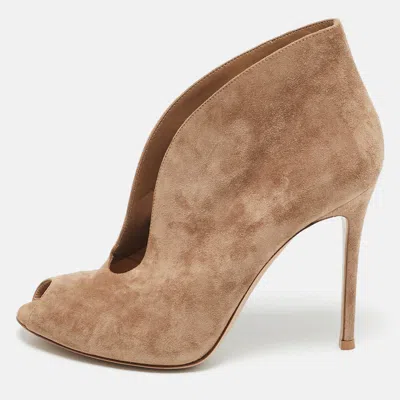 Pre-owned Gianvito Rossi Beige Suede Vamp Peep Toe Booties Size 39