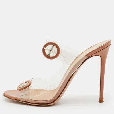 Pre-owned Gianvito Rossi Buckle Size 40 Transparent/beige Pvc And Patent Leather Slide Sandals