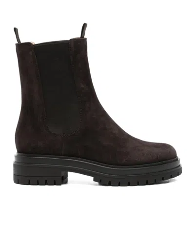 Gianvito Rossi Chester Elastic-panel Boots In Black