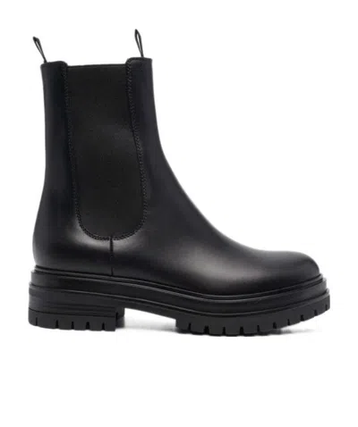 GIANVITO ROSSI GIANVITO ROSSI ROUND-TOE ANKLE CHELSEA BOOTS