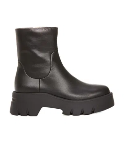 GIANVITO ROSSI CHUNKY-SOLE LEATHER ANKLE BOOTS