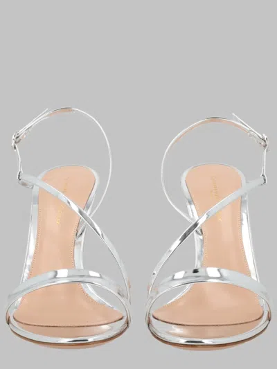 Gianvito Rossi Metallic Leather Pumps In Silver
