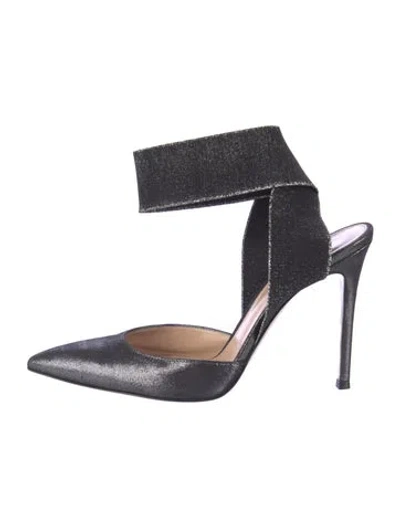 Pre-owned Gianvito Rossi D'orsay Pumps In Black
