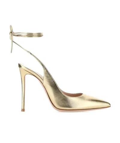 Gianvito Rossi Irene Leather Pumps In Nude
