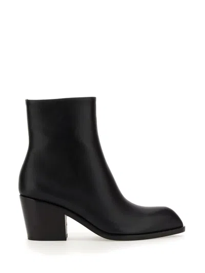 Gianvito Rossi Smooth Leather Ankle Boots With Pointed Toe In Black