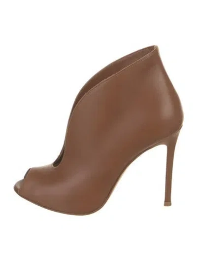 Pre-owned Gianvito Rossi Leather Boots In Brown