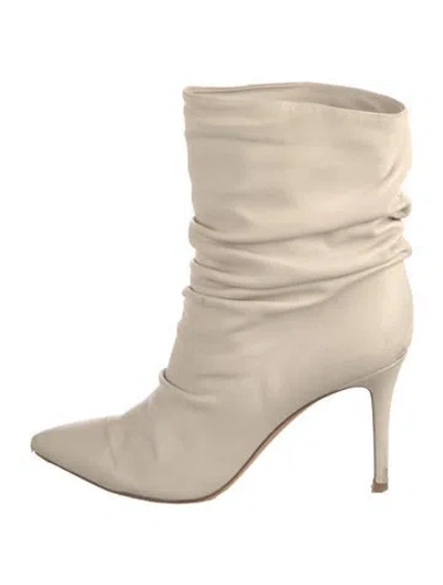 Pre-owned Gianvito Rossi Leather Boots In Neutral