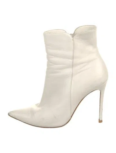 Pre-owned Gianvito Rossi Leather Boots In Neutral