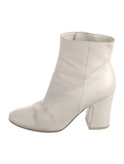 Pre-owned Gianvito Rossi Leather Boots In Neutral
