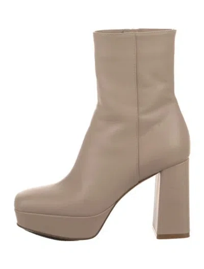 Pre-owned Gianvito Rossi Leather Boots In Neutral