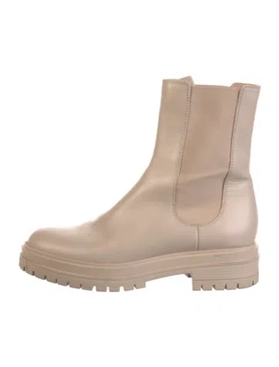 Pre-owned Gianvito Rossi Leather Chelsea Boots In Neutral