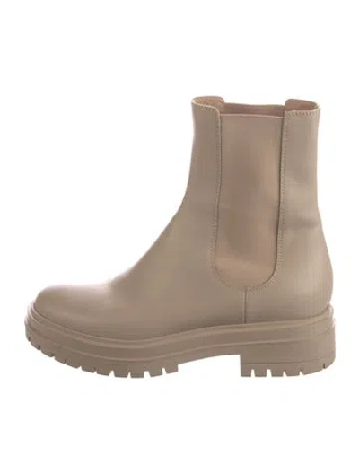 Pre-owned Gianvito Rossi Leather Chelsea Boots In Neutral