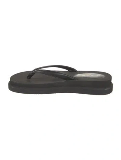 Pre-owned Gianvito Rossi Leather Flip Flops In Black