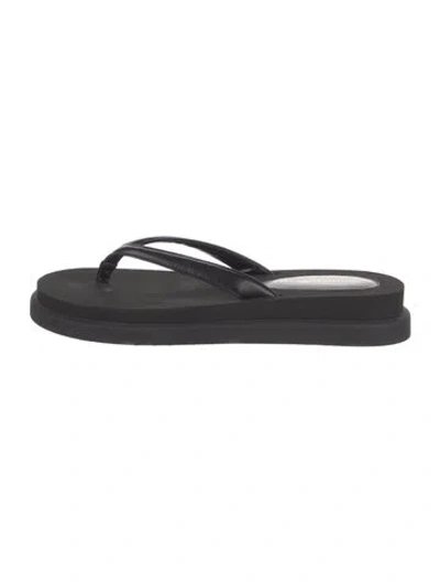 Pre-owned Gianvito Rossi Leather Flip Flops In Black