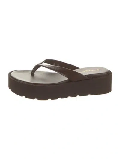 Pre-owned Gianvito Rossi Leather Flip Flops In Brown