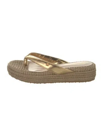 Pre-owned Gianvito Rossi Leather Flip Flops In Gold