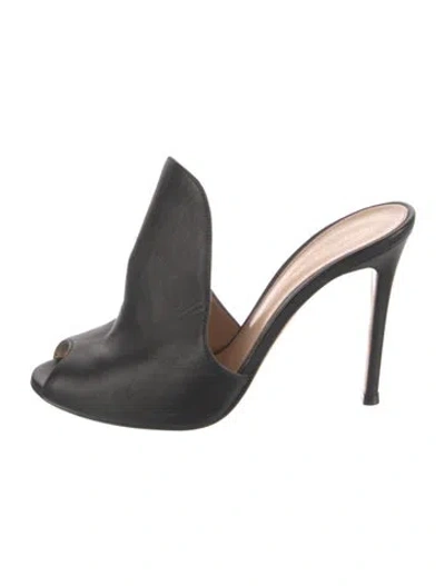 Pre-owned Gianvito Rossi Leather Mules In Black