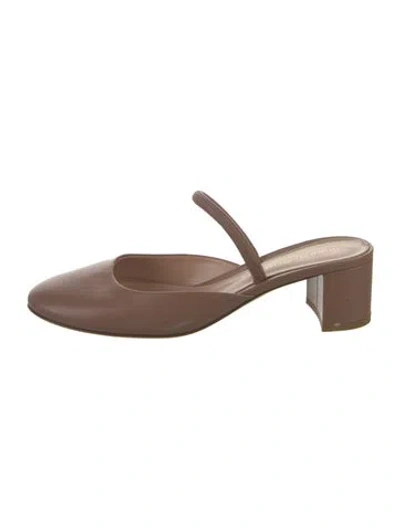 Pre-owned Gianvito Rossi Leather Mules In Brown