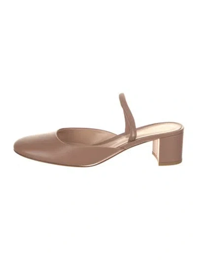 Pre-owned Gianvito Rossi Leather Mules W/ Tags In Neutral