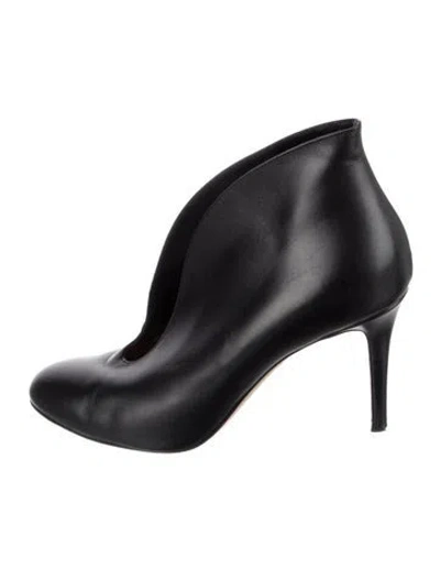 Pre-owned Gianvito Rossi Leather Pumps In Black