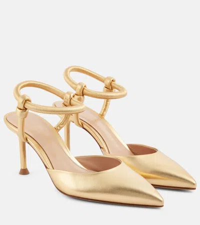 Gianvito Rossi Leather Pumps In Gold