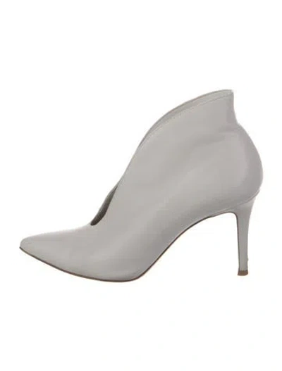 Pre-owned Gianvito Rossi Leather Pumps In White