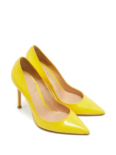 Pre-owned Gianvito Rossi Leather Pumps In Yellow