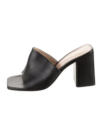 Pre-owned Gianvito Rossi Leather Slides In Black